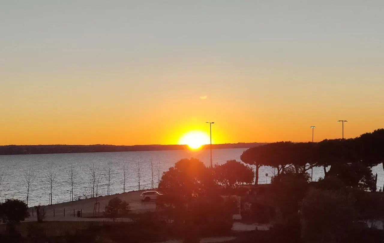 Sirmione Sunrise Lake View Apartment Italy