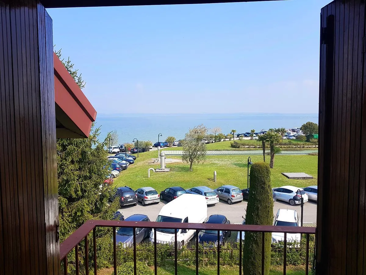 Sirmione Sunrise Lake View Apartment Italy